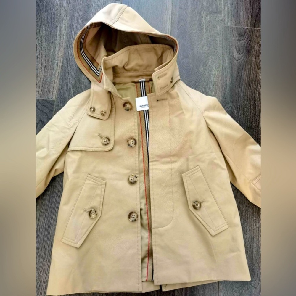 100% Authentic Burberry Baby Trench Coat with Hood - Size 18 Months(33.9 inches)